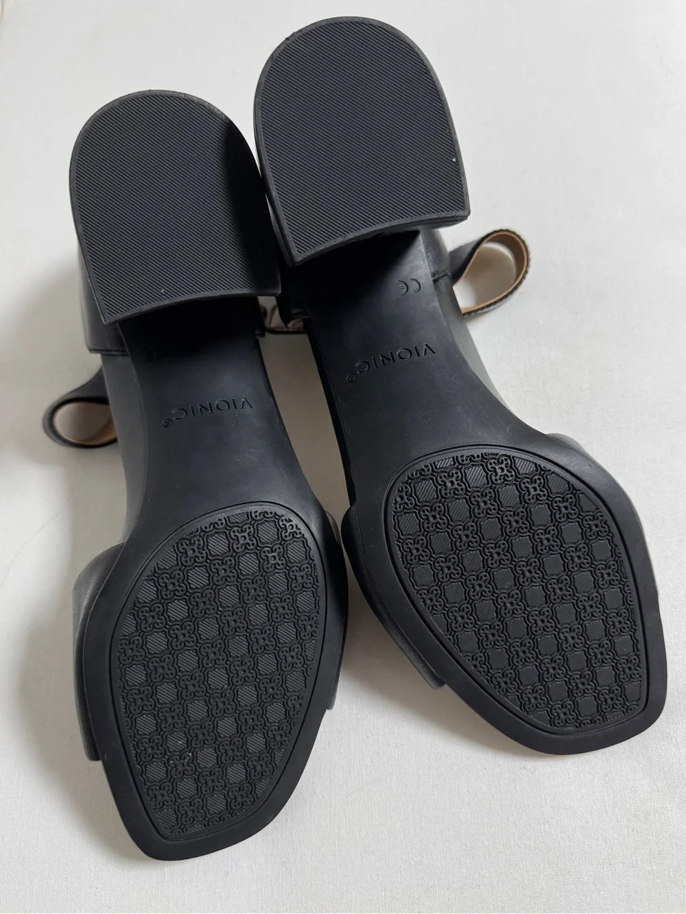 Vionic Chardonnay Black Leather Chunky Heeled Sandals